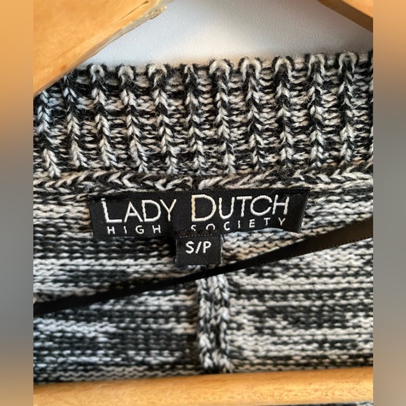 Lady Dutch Wrap Sweater - Picture 3 of 7